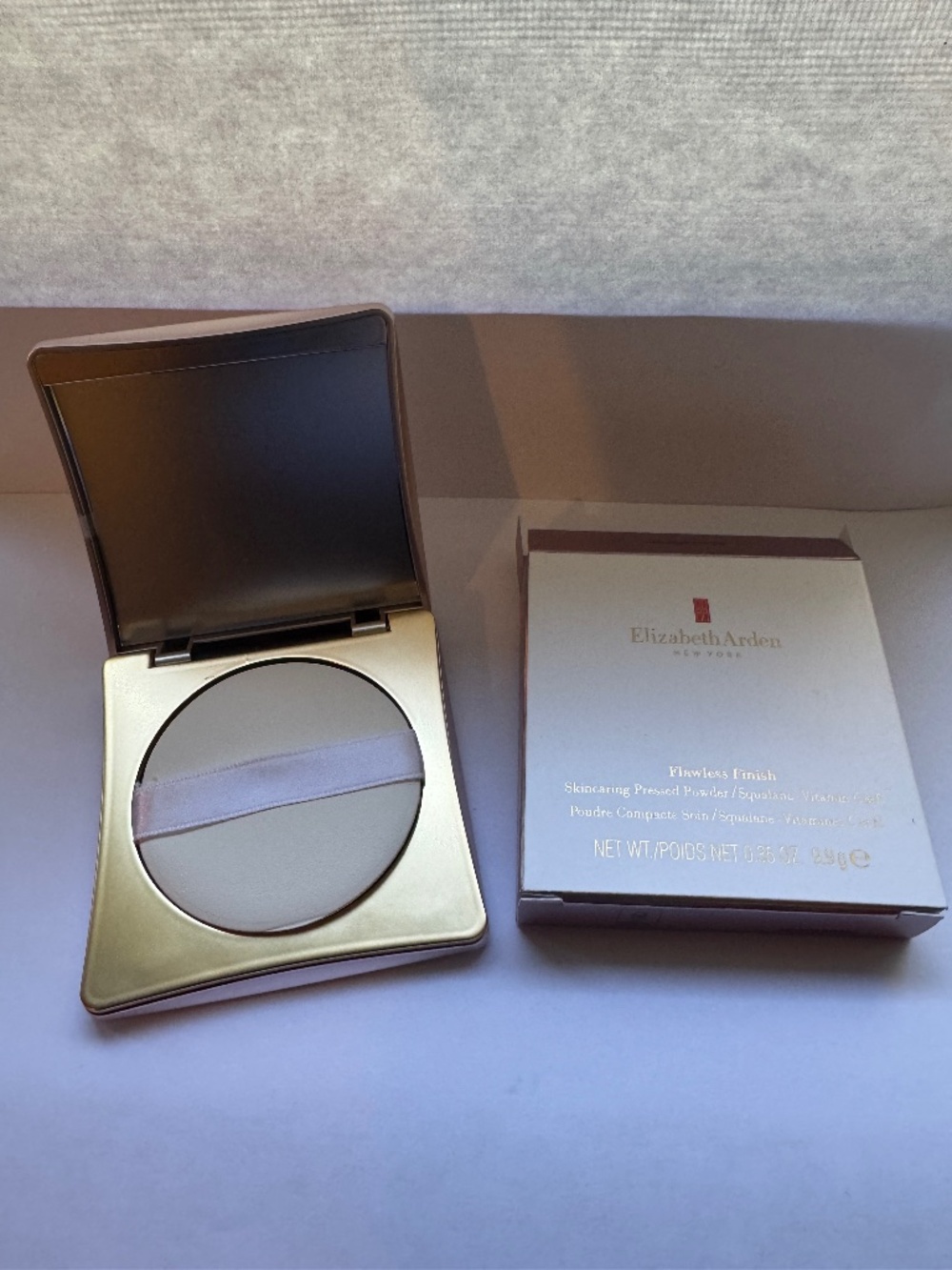 Elizabeth Arden Flawless Finish Skincaring Pressed Powder in "Deep"